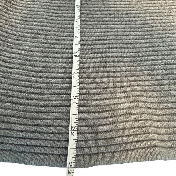 H&M Basic Textured Mock Turtleneck Sweater - Picture 8 of 9